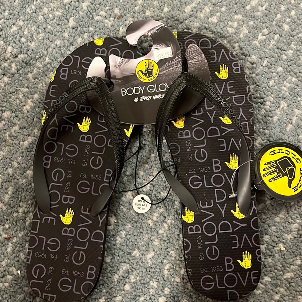 NWT Body Glove Black men’s flip flops Size 11